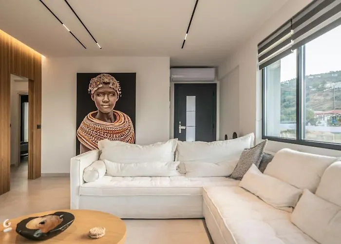 Endless View Luxury Apartment By The Sea