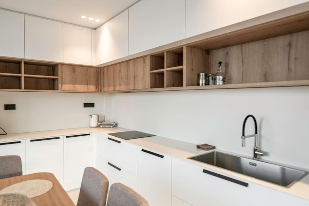 Endless View Luxury By The Sea Apartment Agia Pelagia (Kreta)